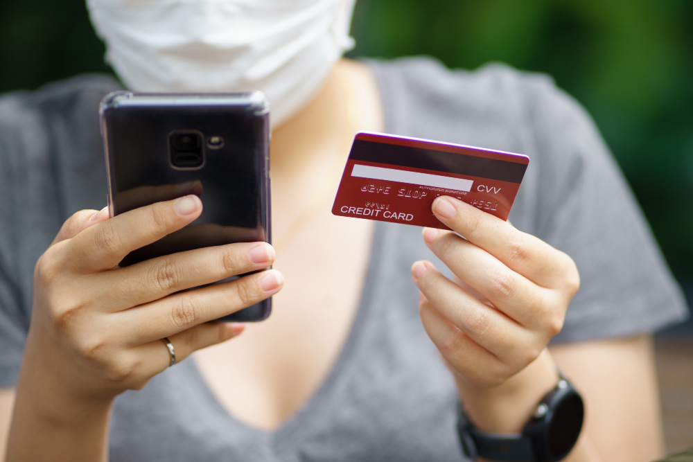 Какие тарифы и лимиты для снятия наличных с кредитки Альфа-Банка