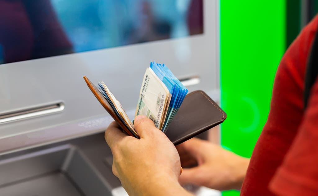 Рынок кредитных карт в первом квартале упал вдвое