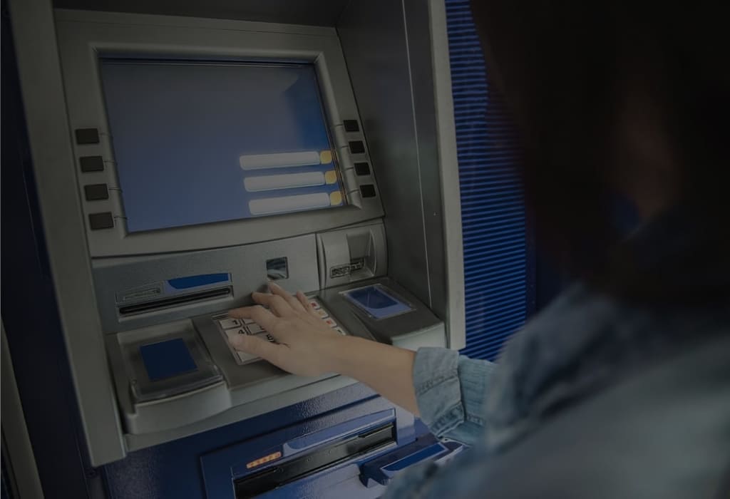 Все способы снять деньги с карты Промсвязьбанка без комиссии, лимиты, условия, у банков-партнеров, как найти банкомат