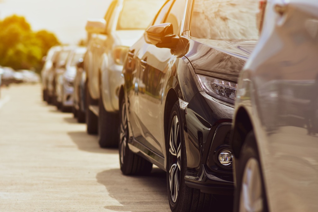 Сумма затрат на новые автомобили выросла почти на 5% от года к году